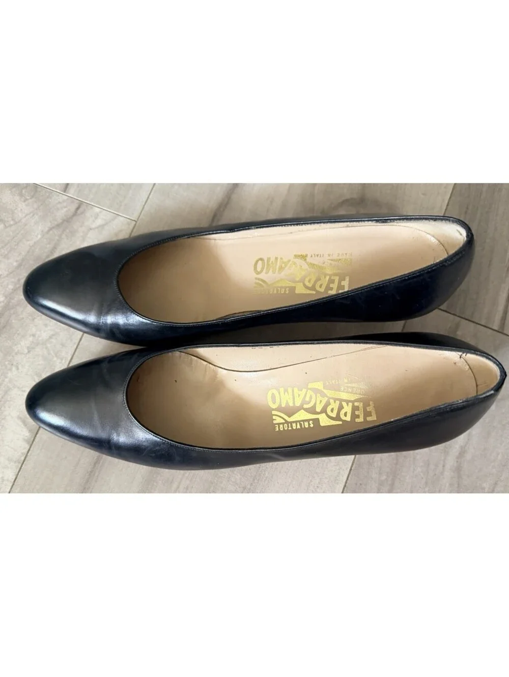 SALVATORE FERRAGAMO Sz 8 AAAA Black Leather Classic Pumps Low Heel Shoes